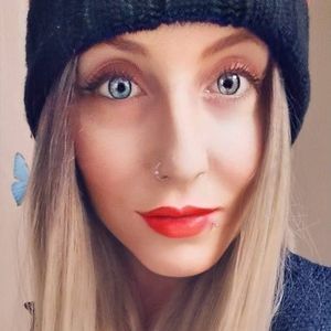 Meet your Posher, Dee